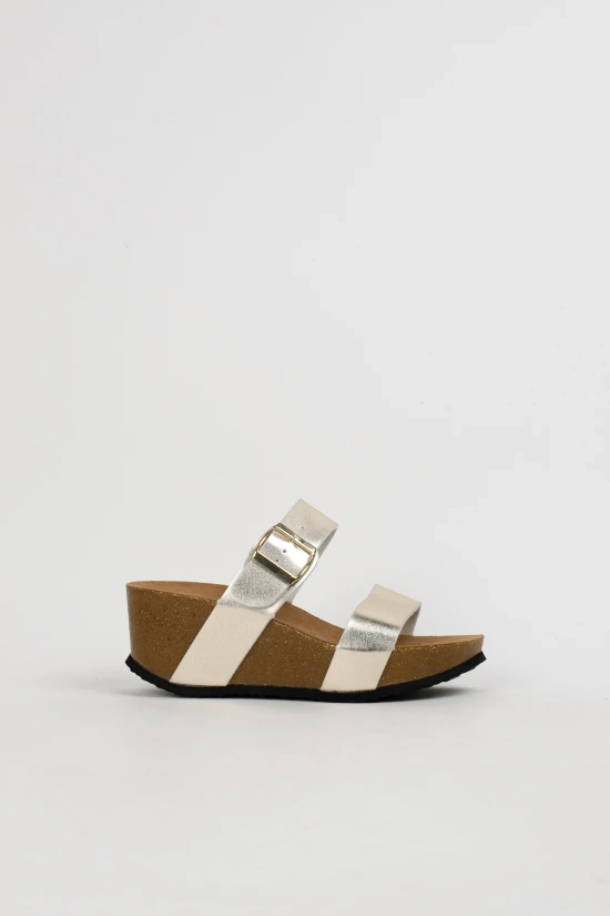 LEATHER SANDALS - GOLD